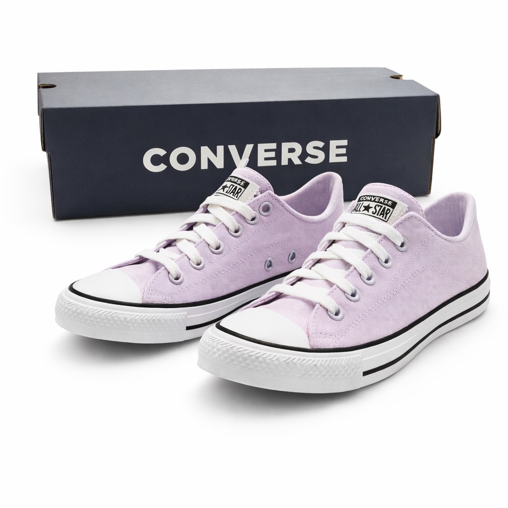 Converse Women's Light Purple Sneakers